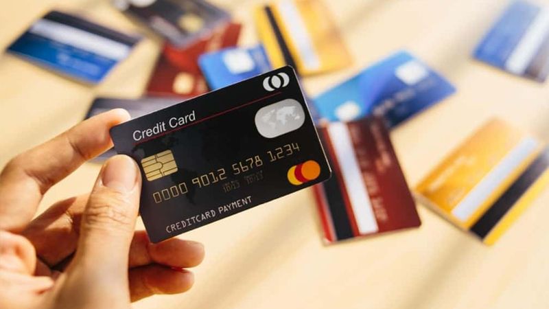 Mỗi một ngân hàng sẽ có mức phí sang thẻ tín dụng khác nhau